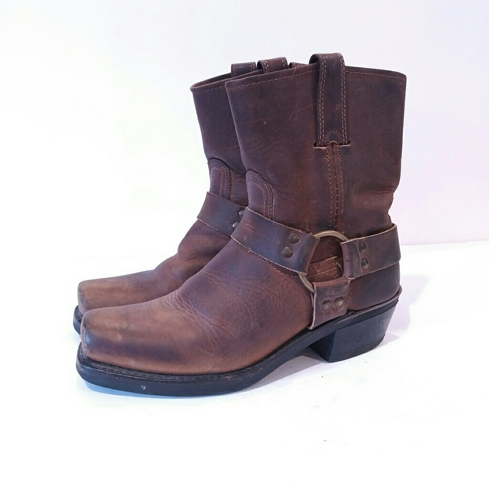Frye womens 7.5 short boots harness. Smells like saddle and the open road!
